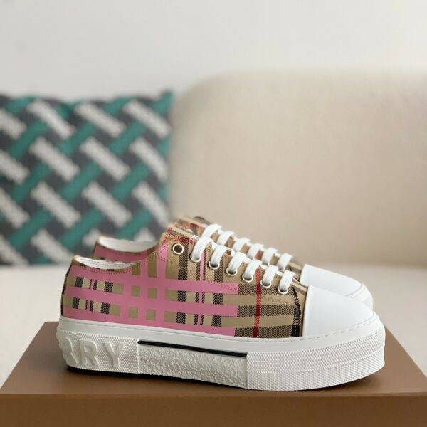 Burberry Low cut casual sports shoes