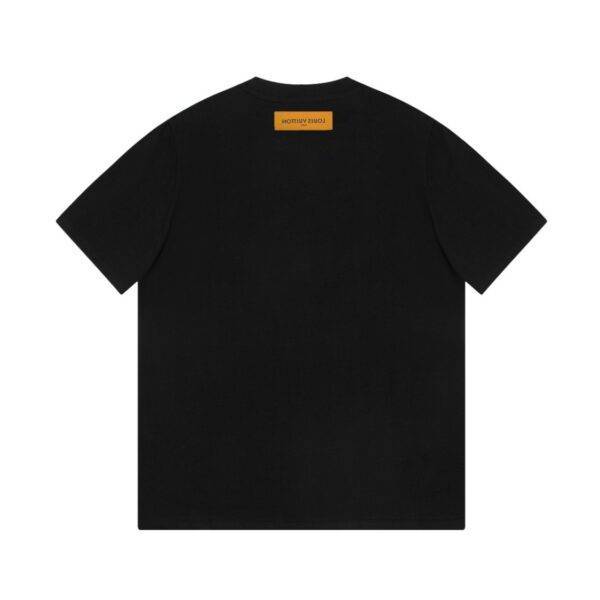 Louis Vuitton 230,000 new T-shirts for spring and summer