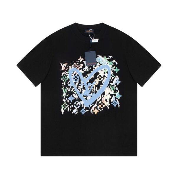 Louis Vuitton 230,000 new T-shirts for spring and summer