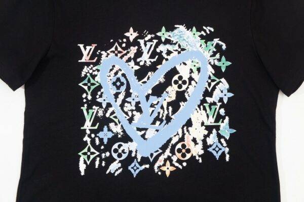 Louis Vuitton 230,000 new T-shirts for spring and summer