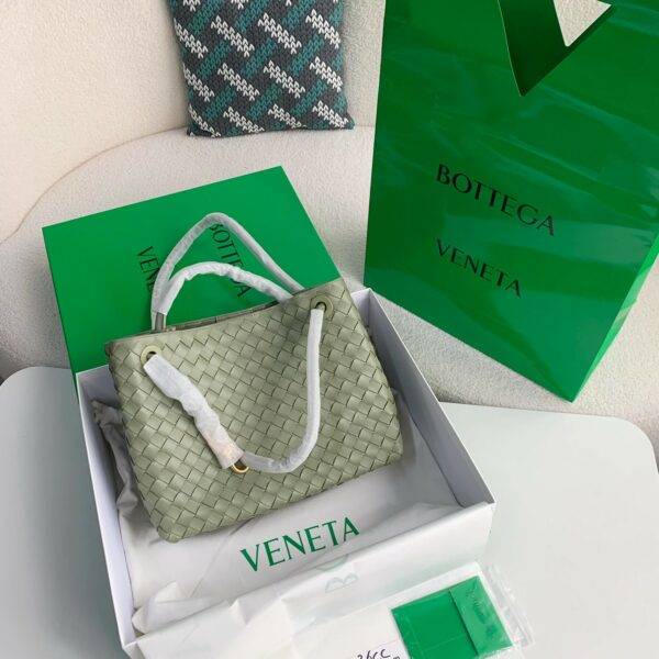 BOTTECA VENETA Knit handbags   Size：32*24*12cm