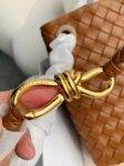 BOTTECA VENETA Knit handbags   Size：32*24*12cm
