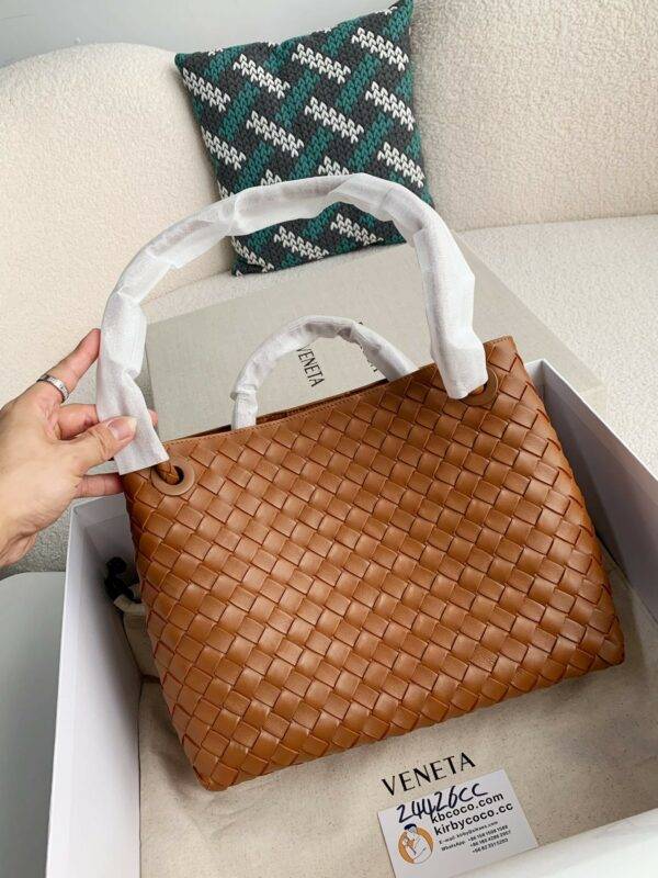 BOTTECA VENETA Knit handbags   Size：32*24*12cm
