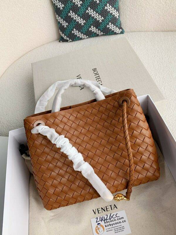 BOTTECA VENETA Knit handbags   Size：32*24*12cm