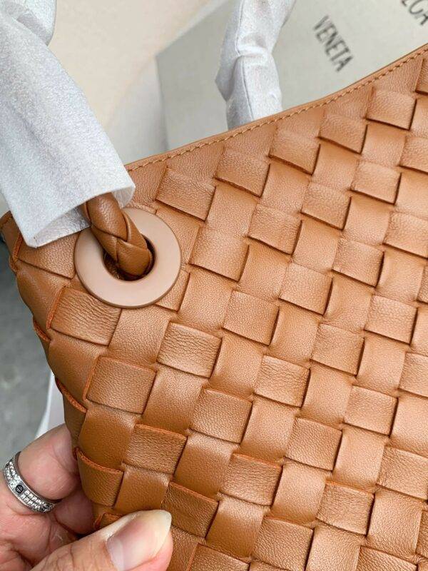 BOTTECA VENETA Knit handbags   Size：32*24*12cm
