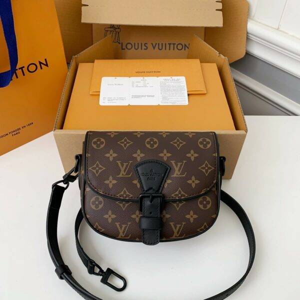 Louis Vuitton New season Montsouris Small Messenger Bag M47060  Size：20*17*7cm