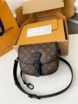 Louis Vuitton New season Montsouris Small Messenger Bag M47060  Size：20*17*7cm