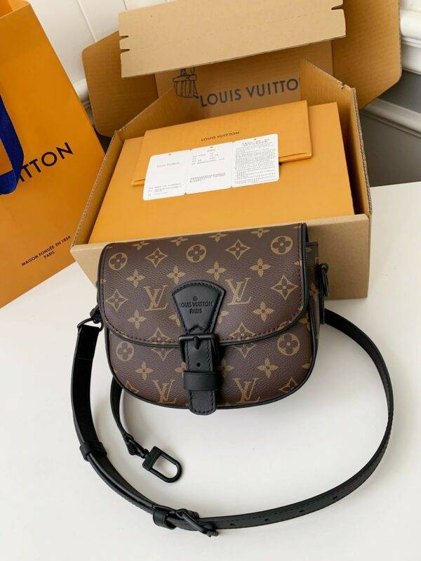 Louis Vuitton New season Montsouris Small Messenger Bag M47060  Size：20*17*7cm