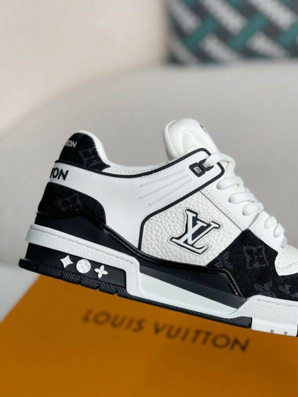 LOUIS VUITTON SNEAKERS