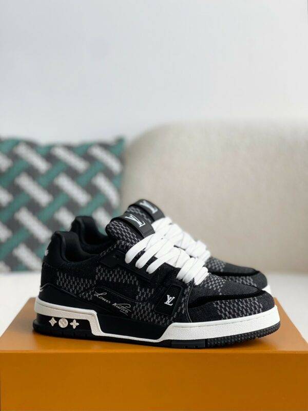 LOUIS VUITTON SNEAKERS