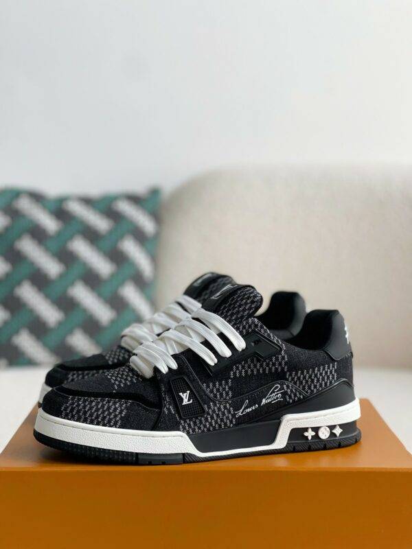 LOUIS VUITTON SNEAKERS