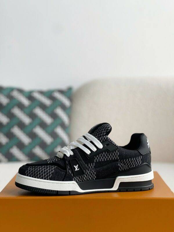 LOUIS VUITTON SNEAKERS