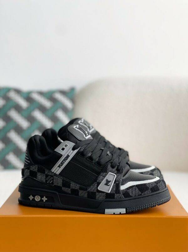 LOUIS VUITTON SNEAKERS
