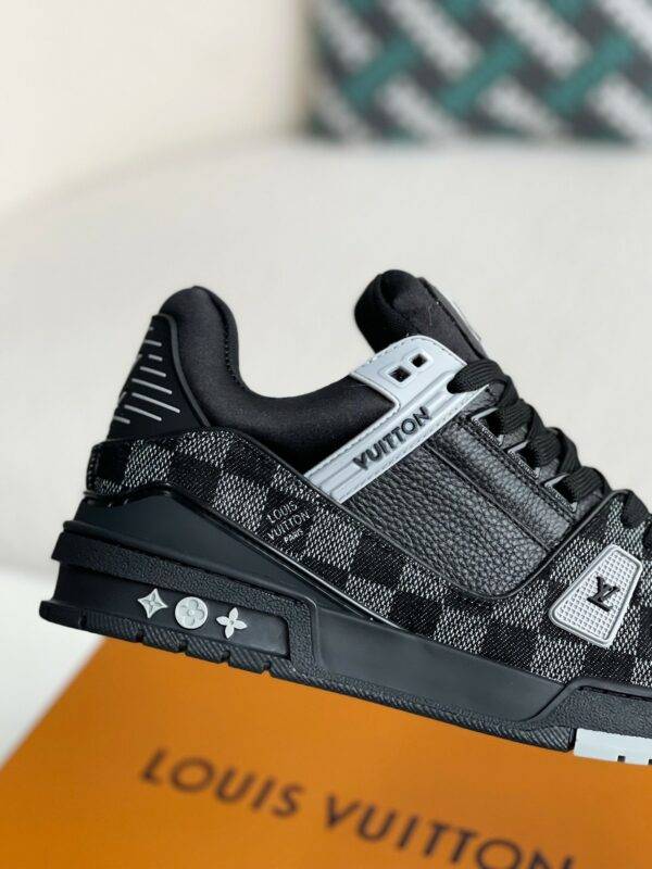 LOUIS VUITTON SNEAKERS