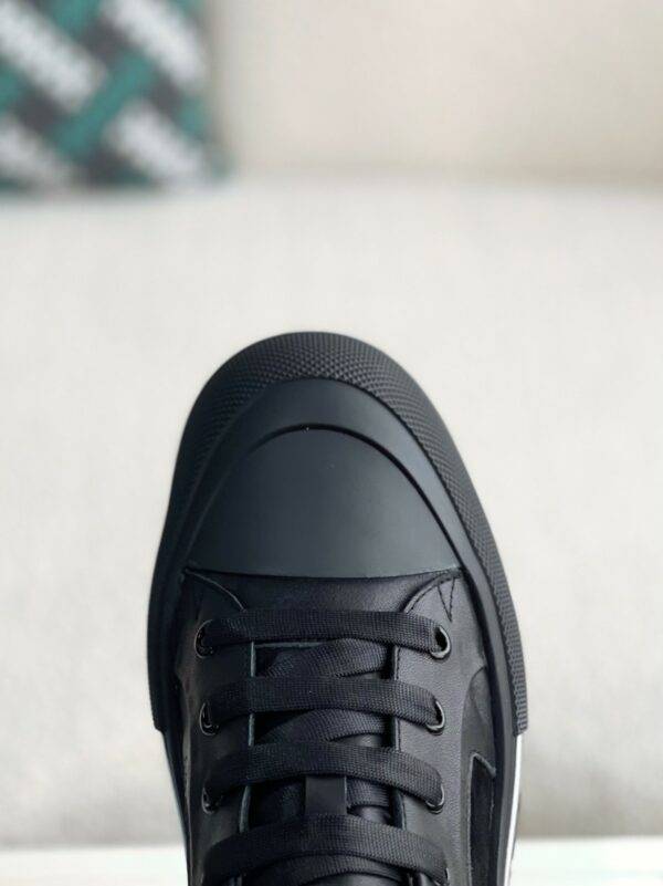 Alexander McQueen  Sneakers