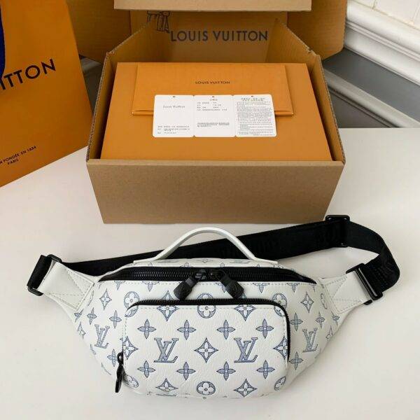 New Louis Vuitton RUSH waist bag M25227 Size: 30*15*8cm