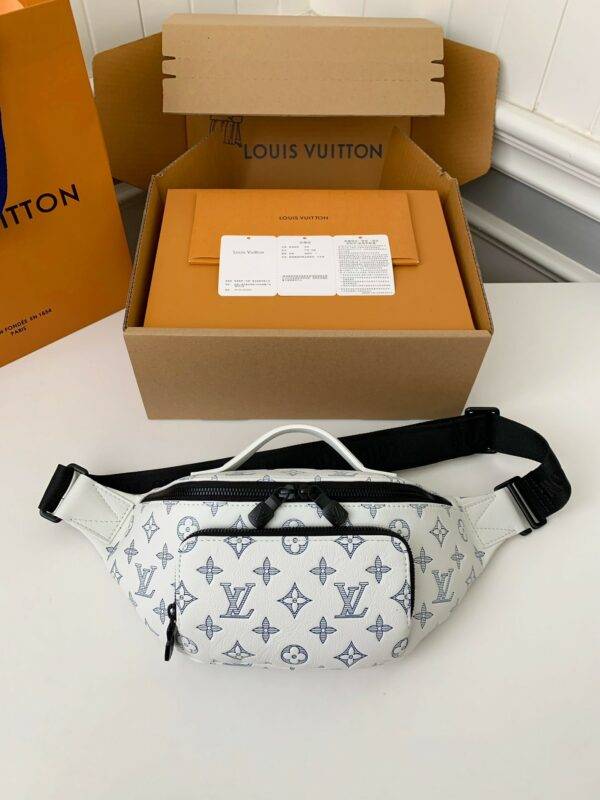 New Louis Vuitton RUSH waist bag M25227 Size: 30*15*8cm