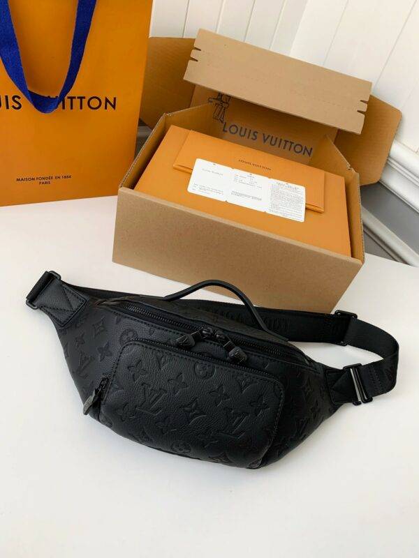 New Louis Vuitton RUSH waist bag M47058 Size: 30*15*8cm