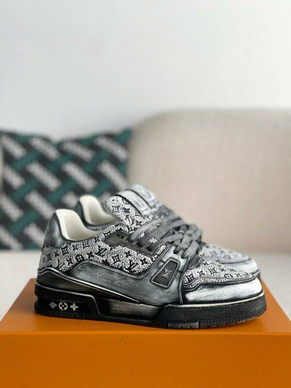 LOUIS VUITTON SNEAKERS