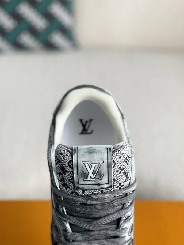 LOUIS VUITTON SNEAKERS