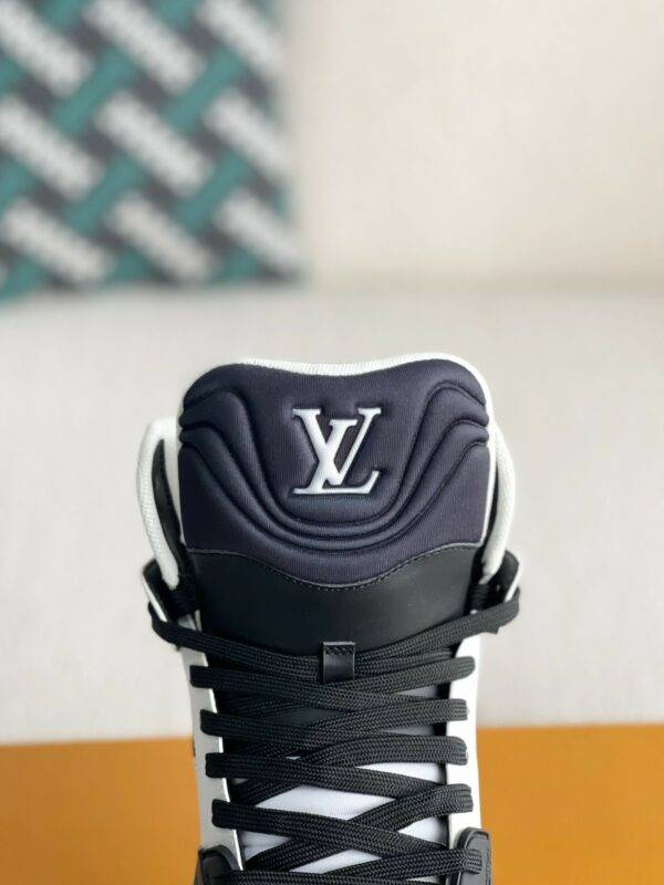 LOUIS VUITTON TRAINER SNEAKERS