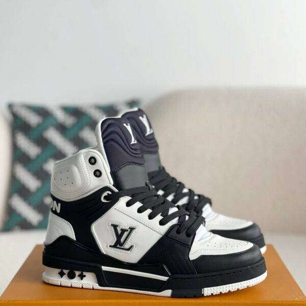 LOUIS VUITTON TRAINER SNEAKERS