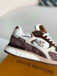 LOUIS VUITTON Low-top running shoes