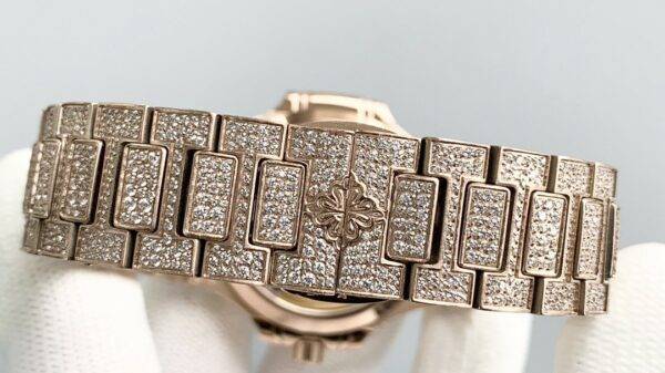 2024 Patek Philippe 7118 Women's Nautilus Full Diamond Limited Edition