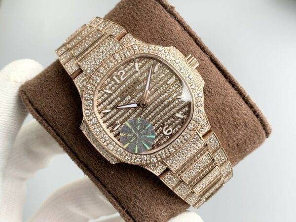 2024 Patek Philippe 7118 Women's Nautilus Full Diamond Limited Edition