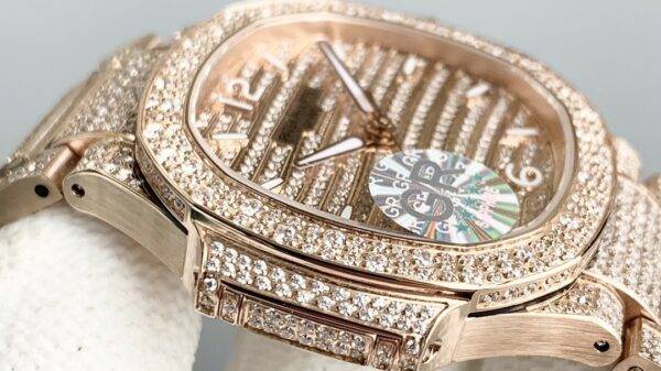 2024 Patek Philippe 7118 Women's Nautilus Full Diamond Limited Edition