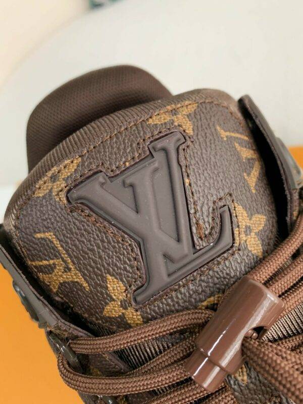 LOUIS VUITTON TRAINER SNEAKERS