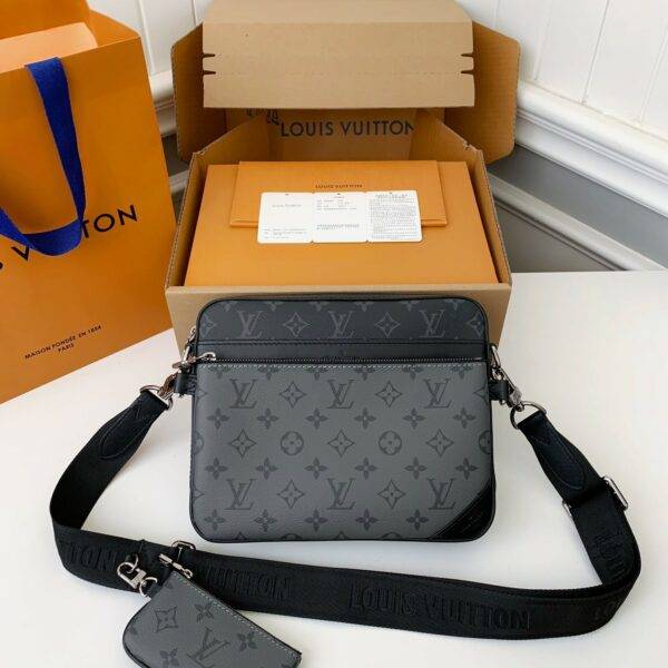 Louis Vuitton Trio New Men’s colour-matching postman bag M69443  Size：25*18.5*7cm