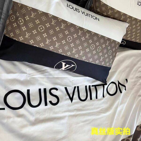 Bedding-Louis Vuitton four-piece set