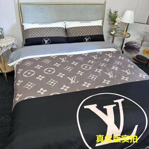 Bedding-Louis Vuitton four-piece set