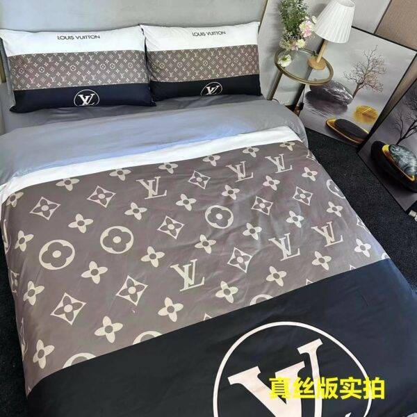 Bedding-Louis Vuitton four-piece set