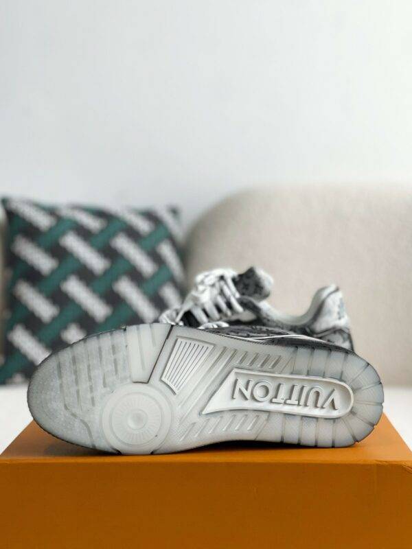 LOUIS VUITTON TRAINER SNEAKERS