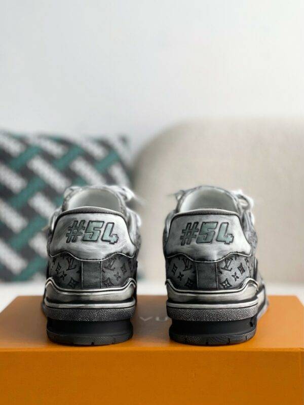 LOUIS VUITTON TRAINER SNEAKERS