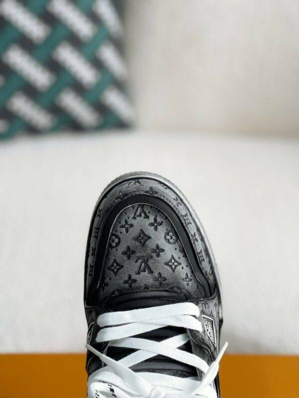 LOUIS VUITTON TRAINER SNEAKERS