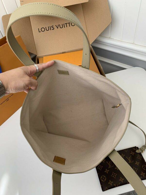Louis Vuitton Low Key Cabas Mid -number Handbag M25343 Size: 30*14*47cm