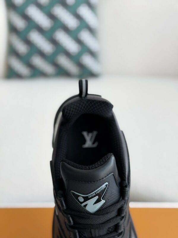 LOUIS VUITTON CASUAL SNEAKERS