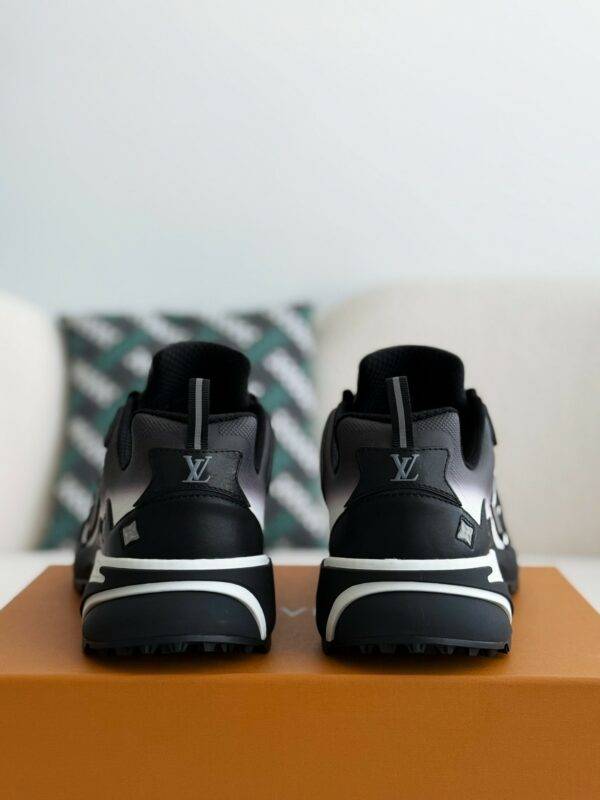 LOUIS VUITTON CASUAL SNEAKERS