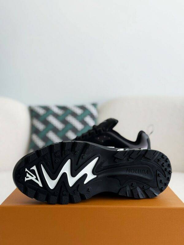 LOUIS VUITTON CASUAL SNEAKERS