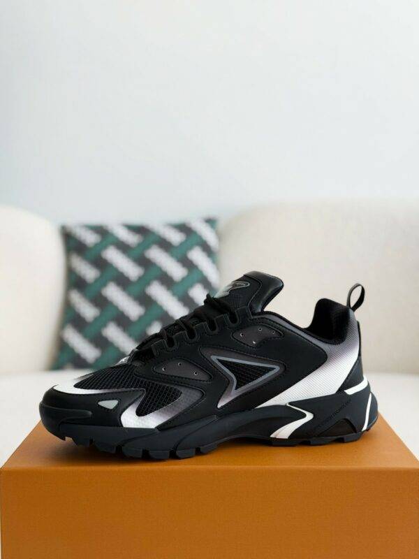 LOUIS VUITTON CASUAL SNEAKERS