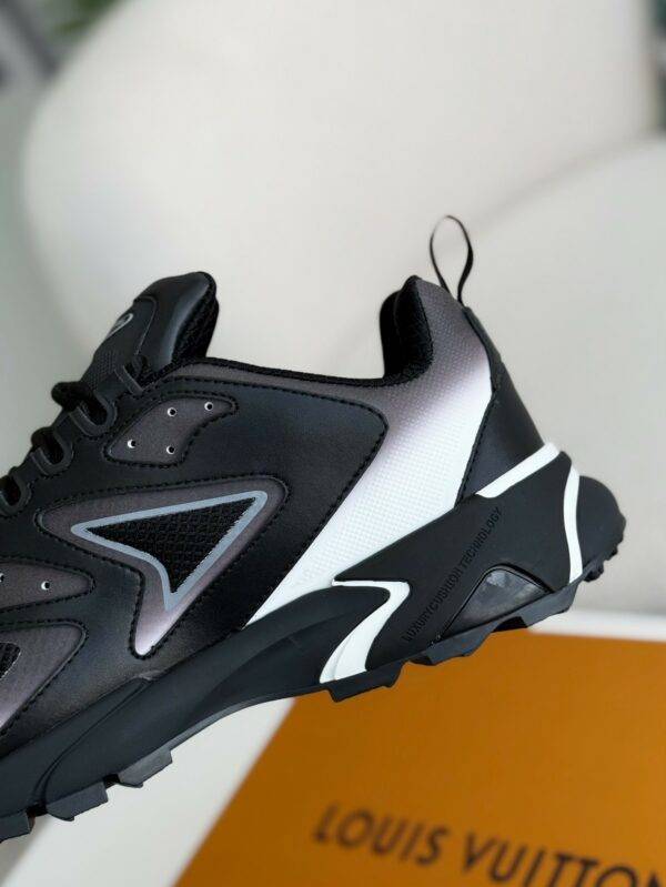 LOUIS VUITTON CASUAL SNEAKERS